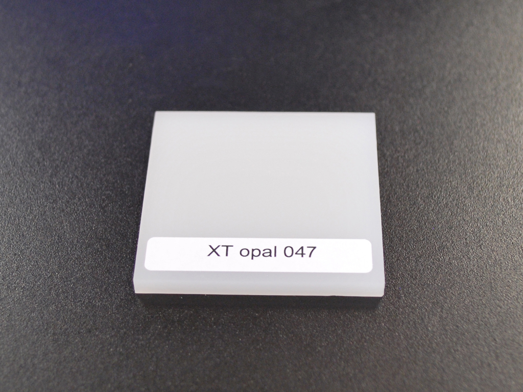 Acryl XT 3 mm opal 047